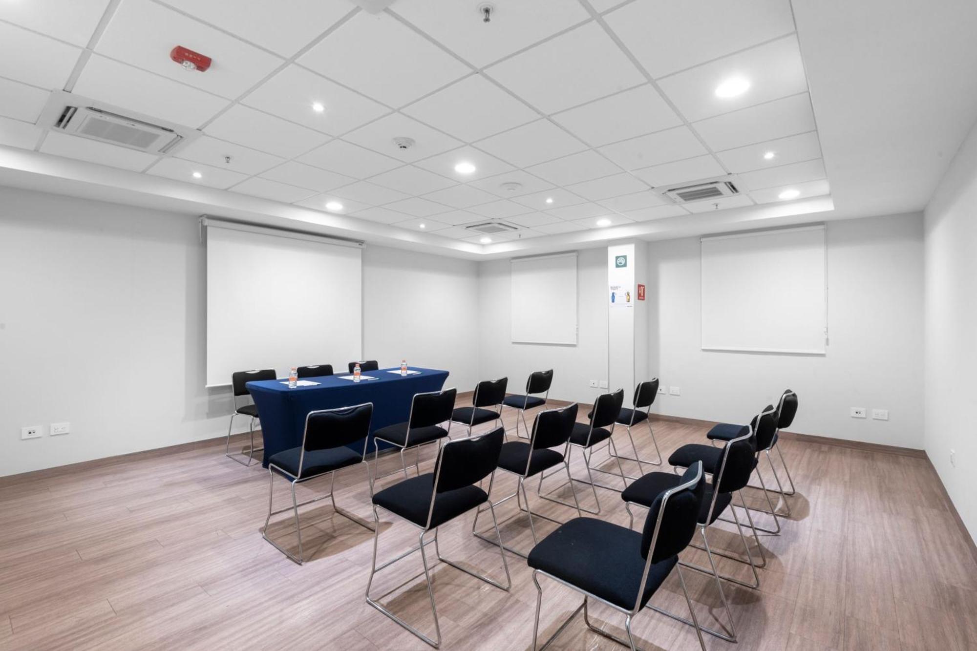 Hotel Express Junior By Marriott Altabrisa 3*